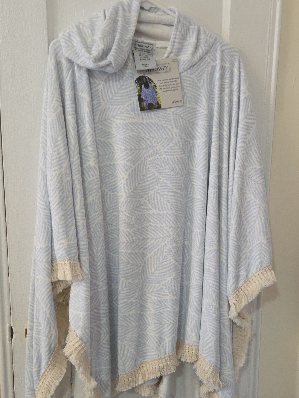 Throwzy By Marlo NWT Light Blue Leaf Poncho Blanket Coverup with Fringe O/S